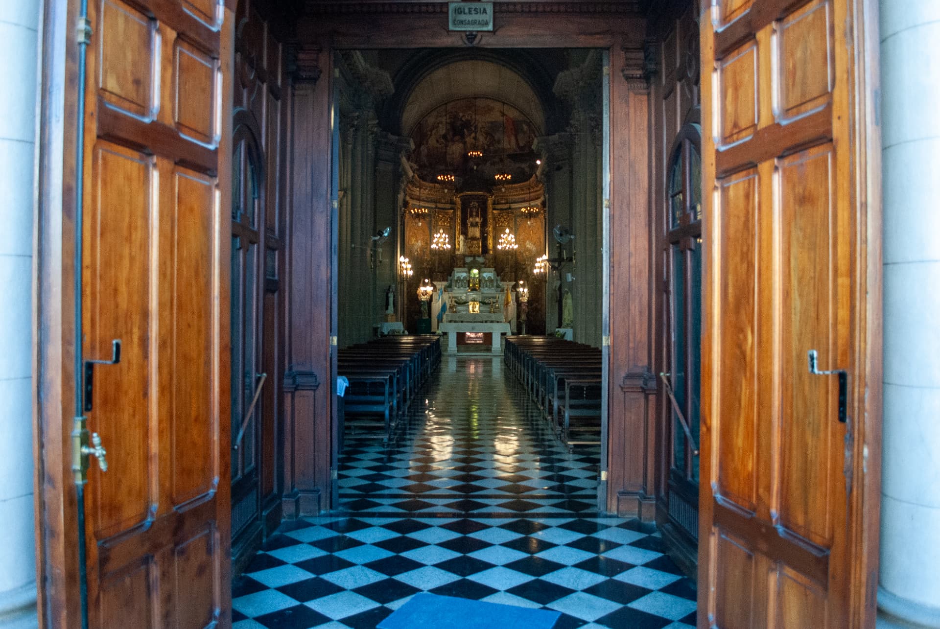 Puertas de la Capilla en Flores